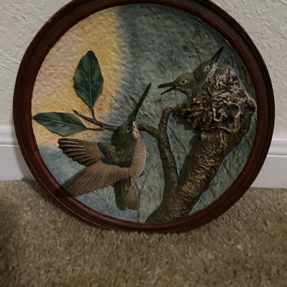 Second Nature Design Wildlife Collectibles Signed Hummingbird 3D Wall Plate 8.5” - Picture 4 of 12